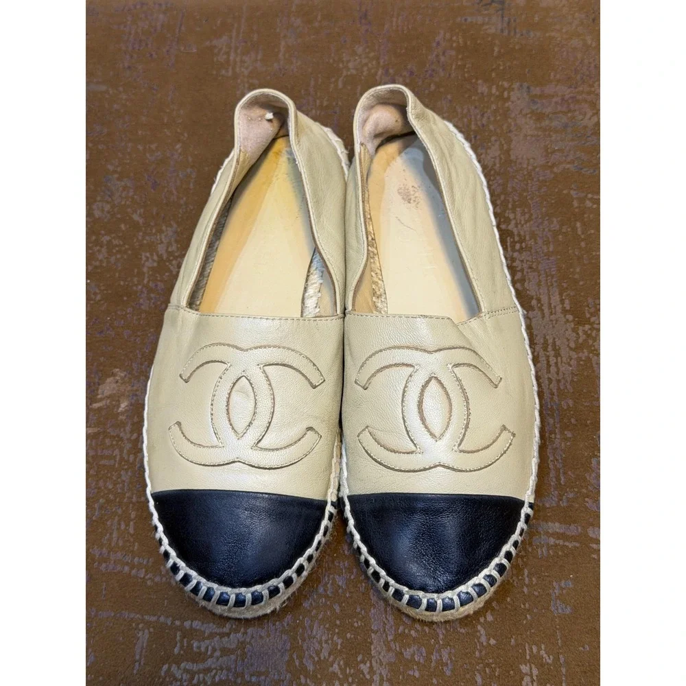 Chanel CC Logo Lambskin Leather Espadrilles Beige Black Cap Toe Flats Size 38